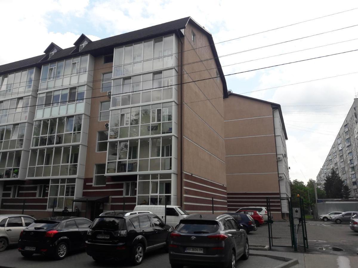 Apartments Near Metalist Stadium Kharkiv Bagian luar foto